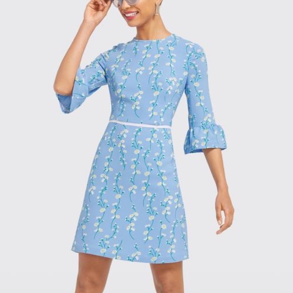 Draper James Dresses & Skirts - Draper James light blue daisy vine Rosslyn dress